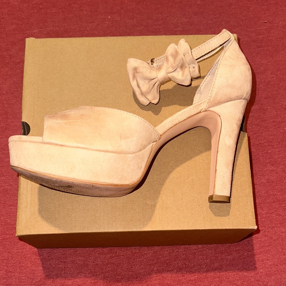 Chic Cream Peep-Toe Heels with Bow Accent
